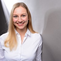 Dr. Med Dorina Stangl