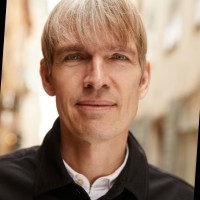 Christoffer W Lundstrom