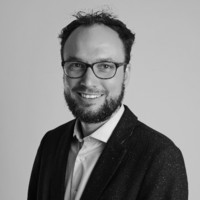 Daniel Bernhardt
