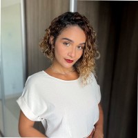 Adriane Esteves