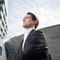 Dr. Nils Moch