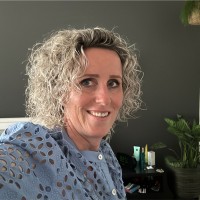 Karin Bakker