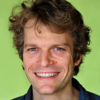 Dr. Nils Adolph
