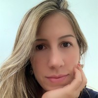 Aline Alvarenga Castro