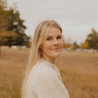 Hailey Stewart-Hofer, Pe