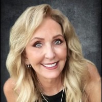 Suzi John