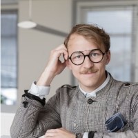 Robin Tropp Román