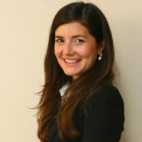 Débora Agonilha, CFP®
