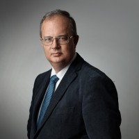 Simon László