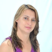Adriane Queji de Paula