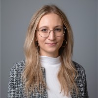 Sarolta László, Ll.M.
