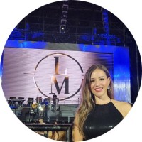 DAIANA BARRETO POSES