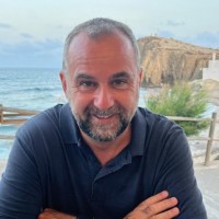 Víctor Flores Aragón