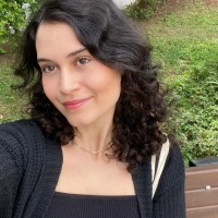 Laura De Oliveira Hello