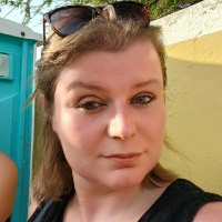 Sharona Van Zon