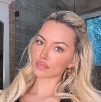 Lindsey N Pelas