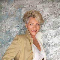 Sandra Sayner