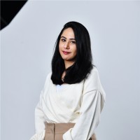 Yasmeen Farooq, Acim