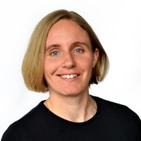 Laura K Dolak, Se