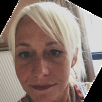 Caroline Van Den Broeck