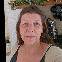 Julia Dele'fane