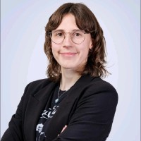 Dinah De Vries
