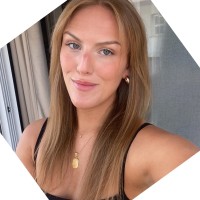 Isabelle W.