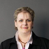 Suzanne Alves