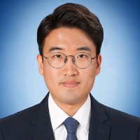 Yonghwan Lee