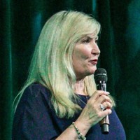 Jayne Lowell
