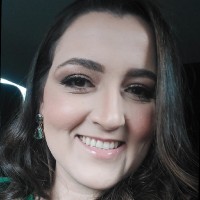 Isabela Flores Oliveira