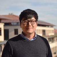 Dong Un Lee