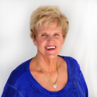Hollee Vail