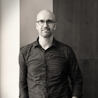 Matthew Flores, Aia