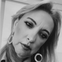 Cláudia R. Esteves