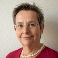 Dr. Eva Pilz