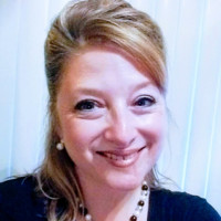 Julie Caputo (Pinder)