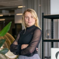 Mayke J.