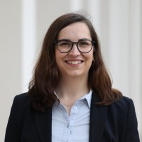Dr. Sarah Seufert