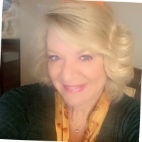 Robyn Dold