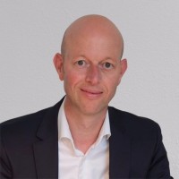 Dr. Dirk Stieger
