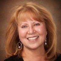 Patricia Eslava Vessey, PCC, CHt