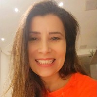Camila Simões