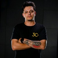 Douglas Yohan R.