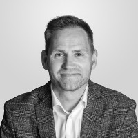Niki Præst
