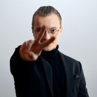 Lukas D.