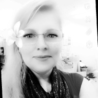 Janet L Leavitt