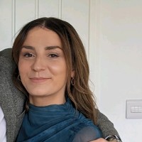 Dr Lauren Aylward