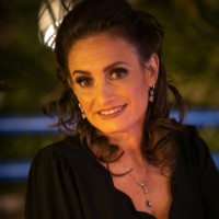 Stephanie Mintz   ✔