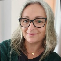 Clare Holmes